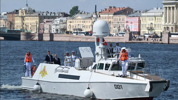 Putin Donanma Günü dolayısıyla St. Petersburg'da - Sputnik Türkiye