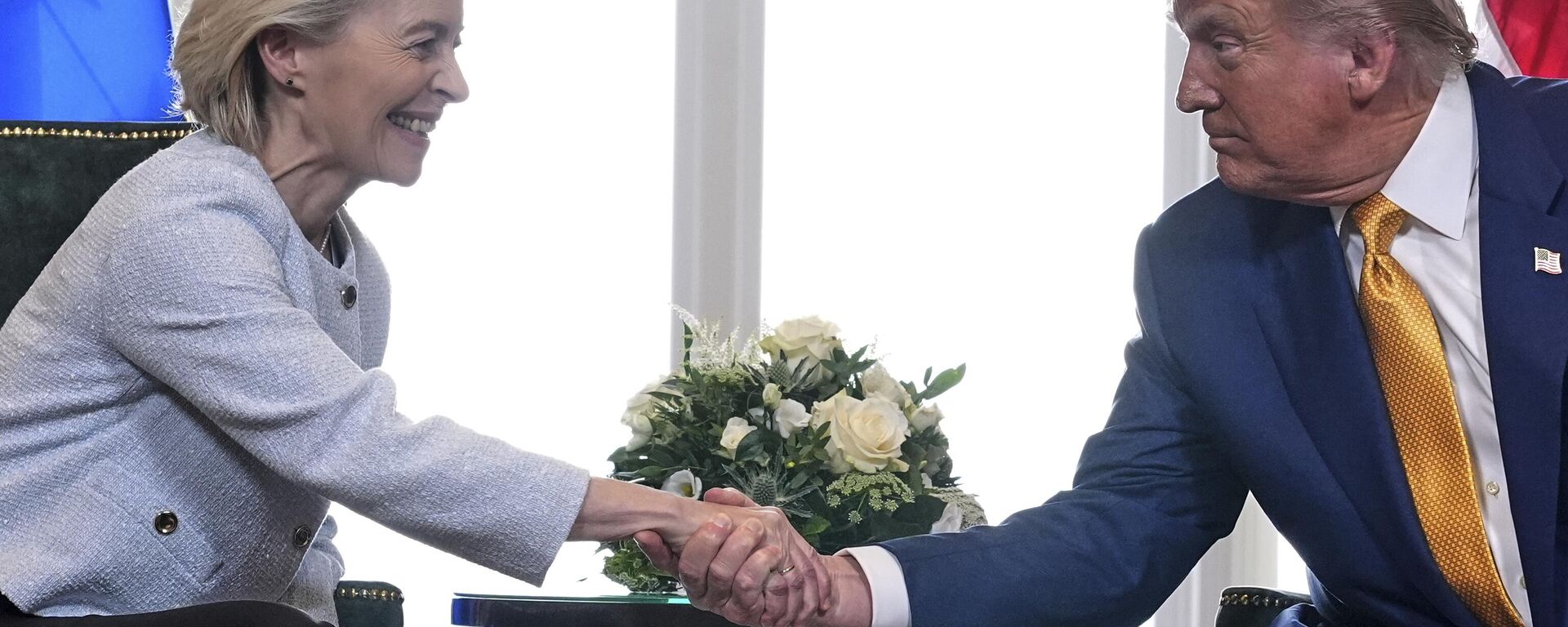 AB Komisyonu Başkanı Ursula von der Leyen ve ABD Başkanı Donald Trump  - Sputnik Türkiye, 1920, 27.07.2025