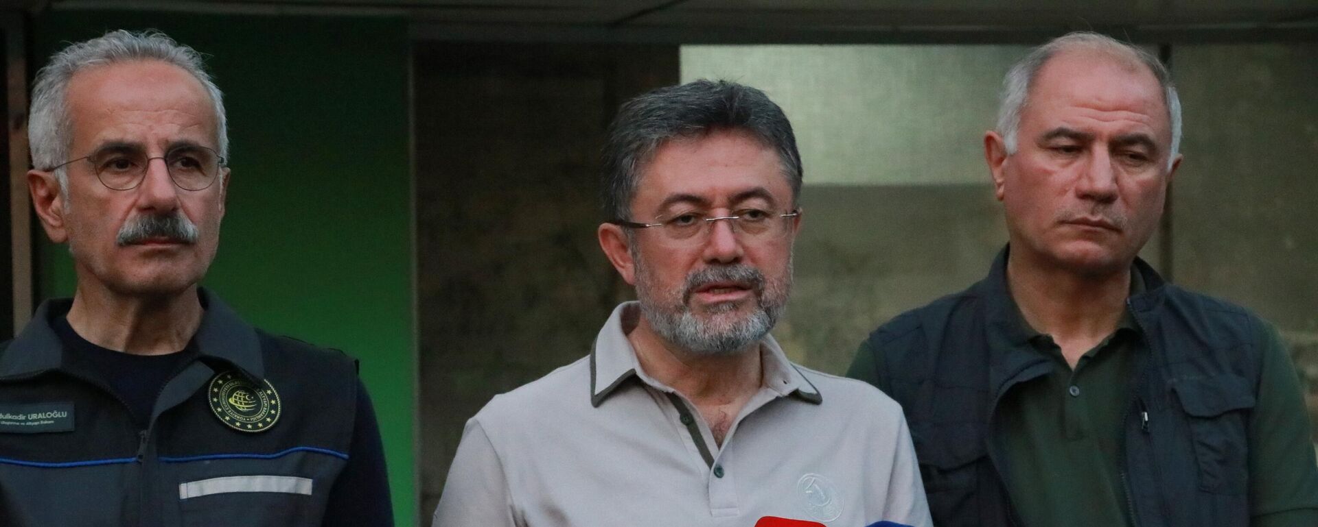 Tarım ve Orman Bakanı İbrahim Yumaklı, Ulaştırma ve Altyapı Bakanı Abdulkadir Uraloğlu  ve AK Parti Genel Başkanvekili Efkan Ala  - Sputnik Türkiye, 1920, 27.07.2025