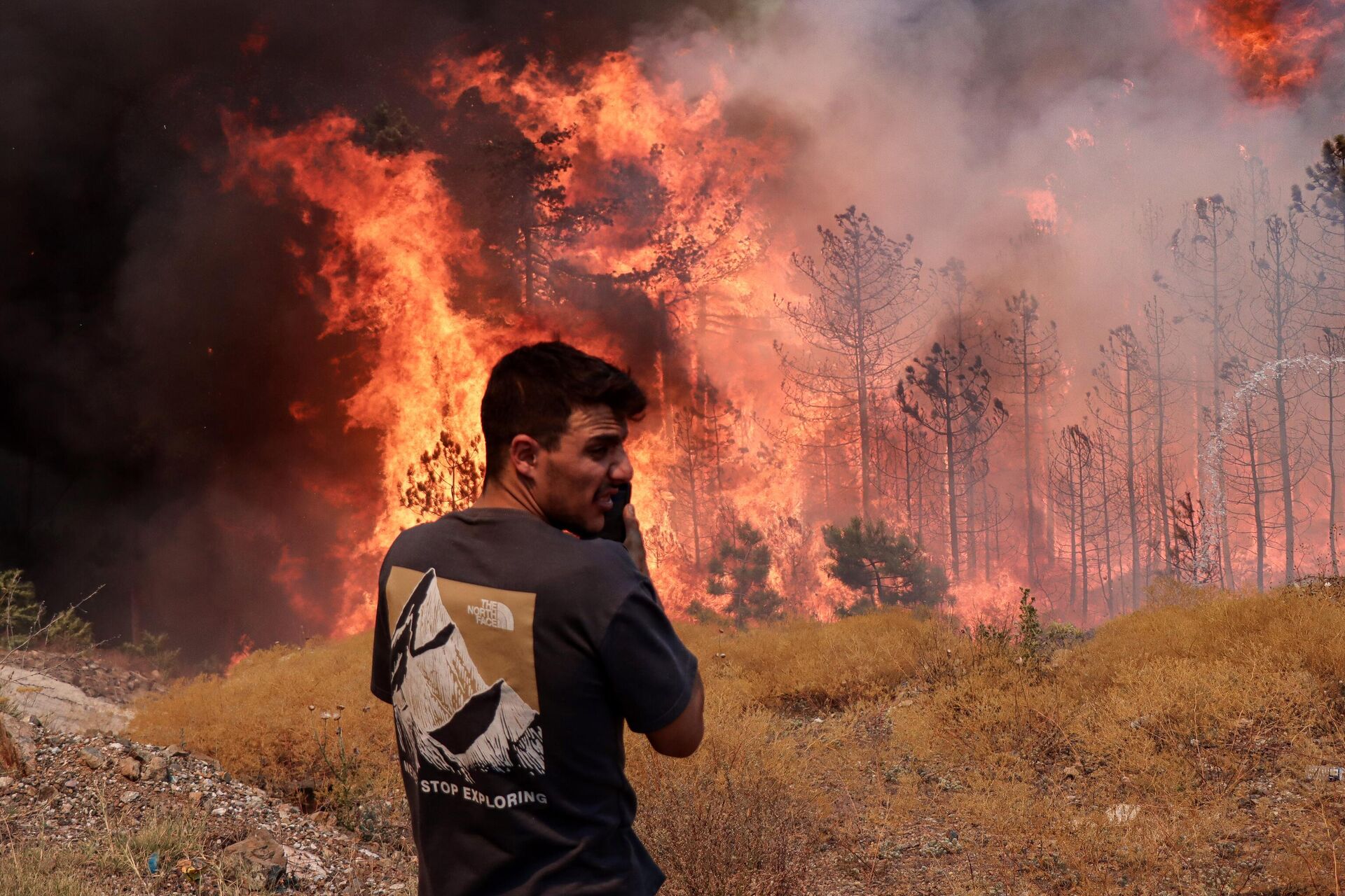Bursa'nın Orhaneli ilçesindeki orman yangınına müdahale sürüyor - Sputnik Türkiye, 1920, 30.07.2025