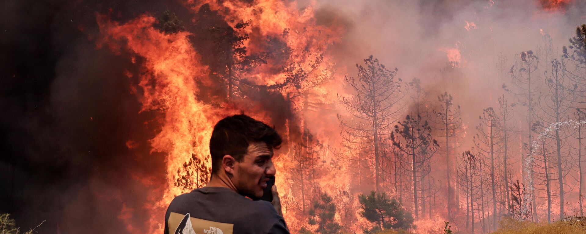 Bursa'nın Orhaneli ilçesindeki orman yangınına müdahale sürüyor - Sputnik Türkiye, 1920, 28.07.2025