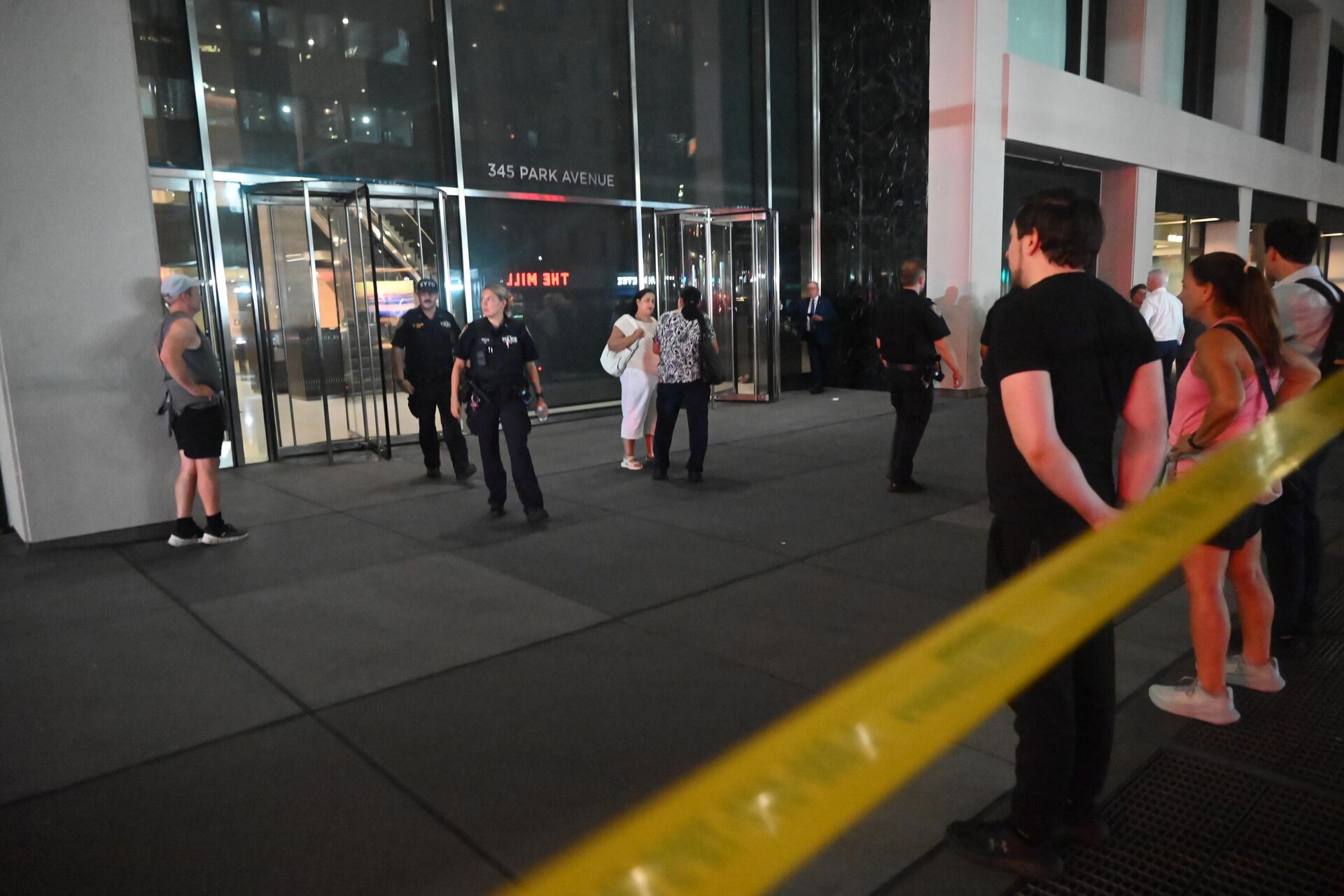 Manhattan'da silahlı saldırı: Gökdelendeki saldırıda polis memuru dahil 4 ölü - Sputnik Türkiye, 1920, 29.07.2025