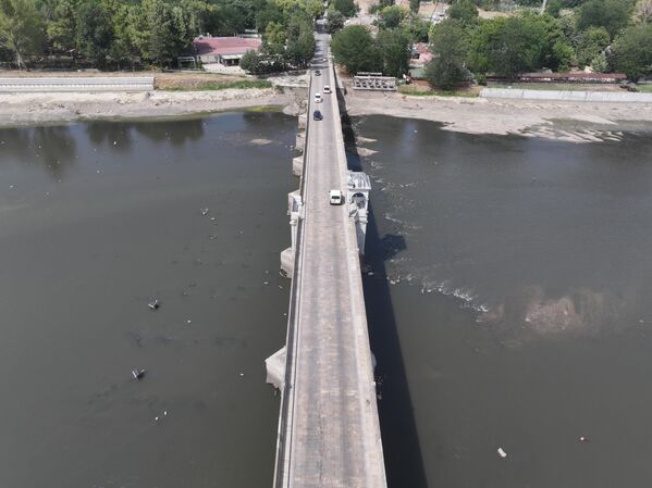 Meriç Nehri'nde su seviyesinin düşmesiyle tarihi ahşap köprünün ayakları ortaya çıktı - Sputnik Türkiye