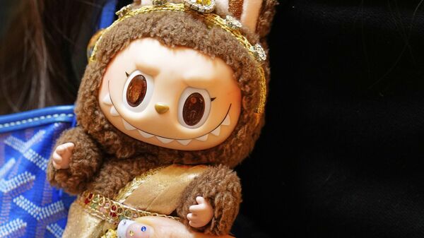 Fenomen Çin oyuncağı Labubu'dan sonra sahtesi dünyayı sardı: Lafufu - Sputnik Türkiye