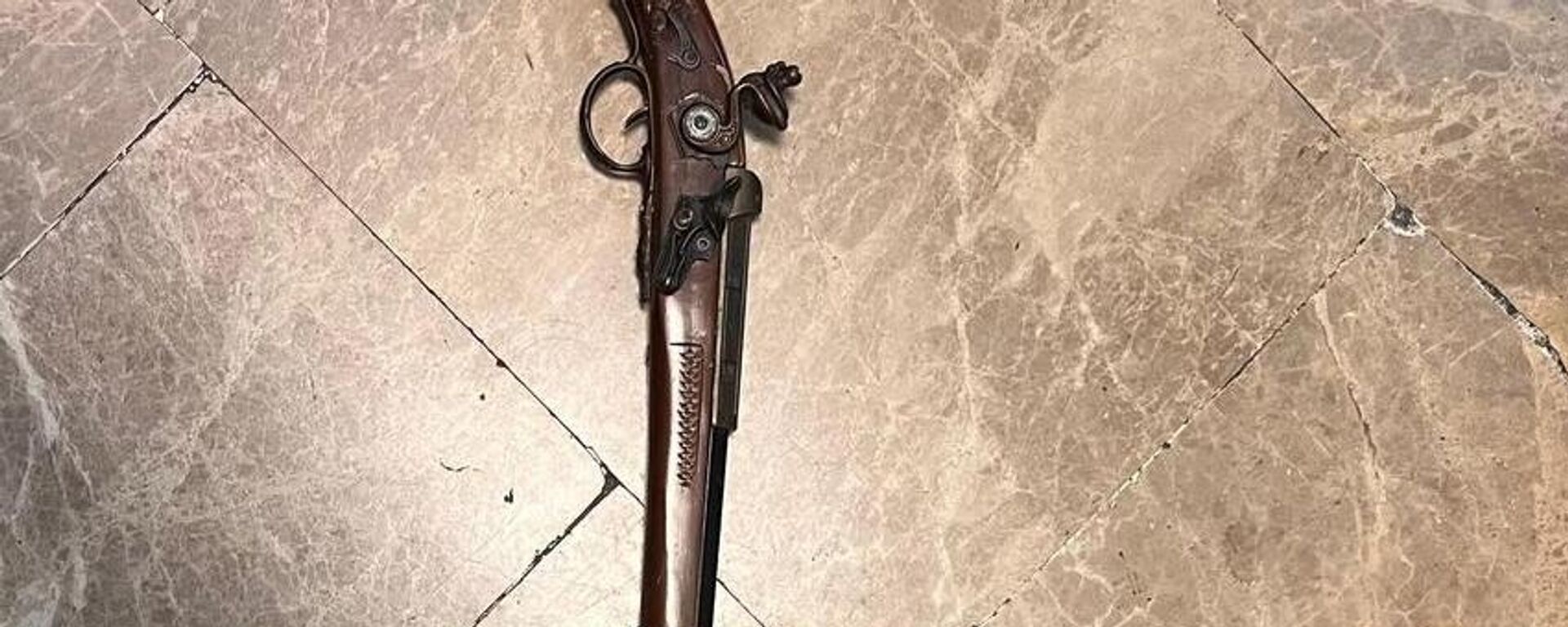 Sarıyer'de oyuncak olduğu anlaşılan tüfekle metro istasyonunda dolaşan şüpheli hakkında adli işlem başlatıldı.  - Sputnik Türkiye, 1920, 30.07.2025