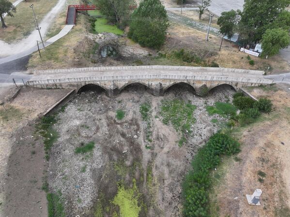 Edirne'deki Tunca Nehri'nde kuraklık ve tarımsal faaliyetler nedeniyle su akışı durdu. Edirne'deki Tunca Nehri'nde kuraklık ve tarımsal faaliyetler nedeniyle su akışı durdu. - Sputnik Türkiye