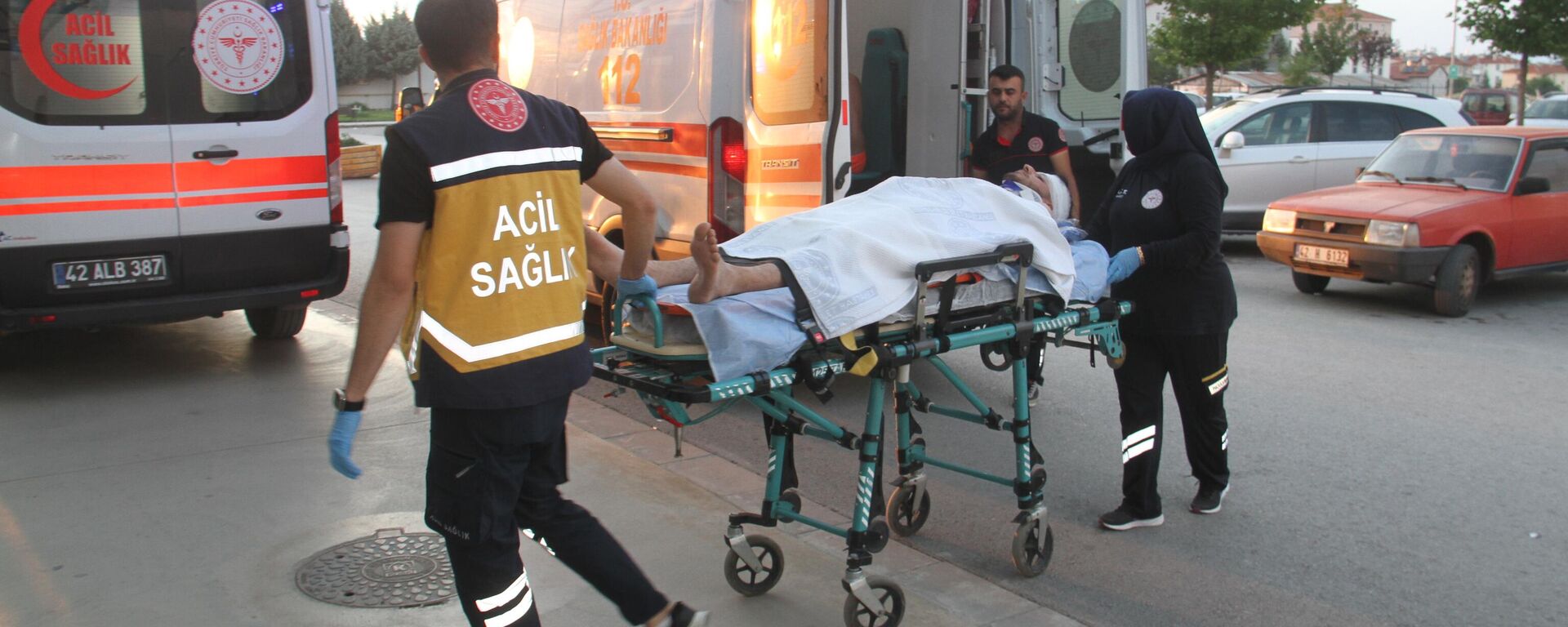 Konya'nın Beyşehir ilçesindeki Karaburun plajında çıkan kavgada 2'si çocuk 6 kişi yaralandı - Sputnik Türkiye, 1920, 04.08.2025