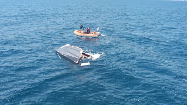 Balıkesir Marmara Adası açıklarında parçalanmış halde bulunan teknedeki bir kişi aranıyor - Sputnik Türkiye