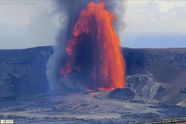 Kilauea Yanardağı'nın belgelenen ilk patlaması 1823 yılında gerçekleşti. Kilauea Yanardağı'nın belgelenen ilk patlaması 1823 yılında gerçekleşti. - Sputnik Türkiye