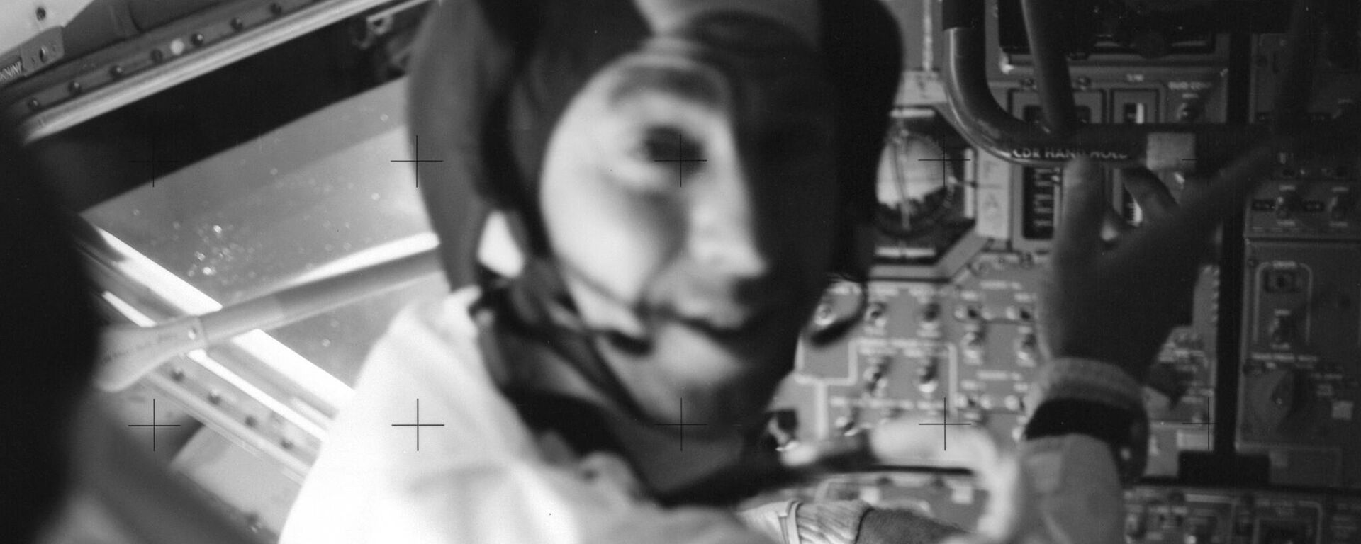 Apollo 13'ü güvenli bir şekilde Dünya'ya geri döndüren efsane astronot Jim Lovell, 97 yaşında hayatını kaybetti - Sputnik Türkiye, 1920, 08.08.2025