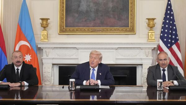 ABD Başkanı Donald Trump, Azerbaycan Cumhurbaşkanı Aliyev ve Ermenistan Başbakanı Paşinyan - Sputnik Türkiye