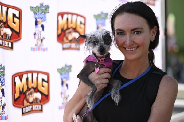 ‘Dünyanın En Çirkin Köpeği’ yarışmasında köpekler objektiflere poz verdi. - Sputnik Türkiye