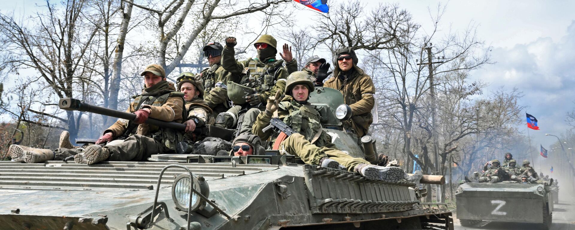 Бойцы Народной милиции ДНР покидают освобожденный Мариуполь - Sputnik Türkiye, 1920, 09.08.2025