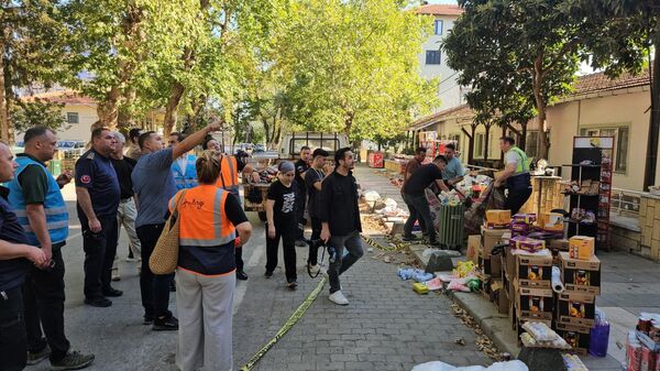 Balıkesir Sındırgı merkezli depremlerin hasara neden olduğu mahalleler gündüz görüntülendi.
 - Sputnik Türkiye