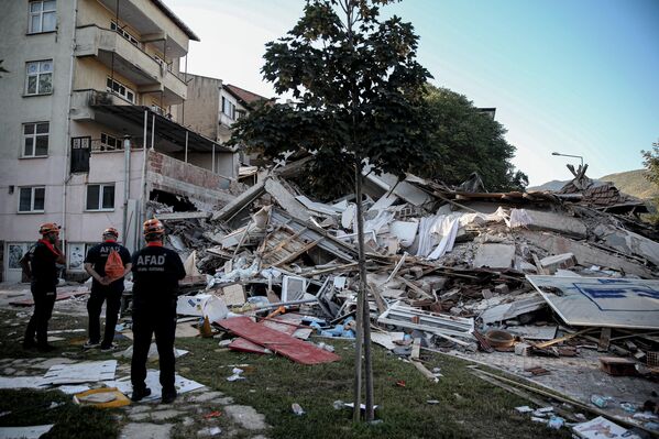 Dün akşam saatlerinde Balıkesir'in Sındırgı ilçesinde 6.1 büyüklüğünde deprem meydana geldi.  - Sputnik Türkiye