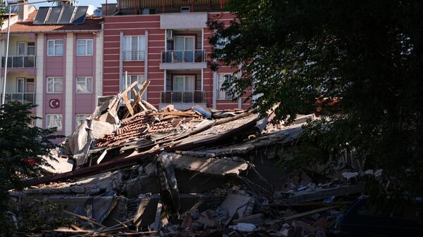 Balıkesir Sındırgı merkezli depremlerin hasara neden olduğu mahalleler görüntülendi - Sputnik Türkiye