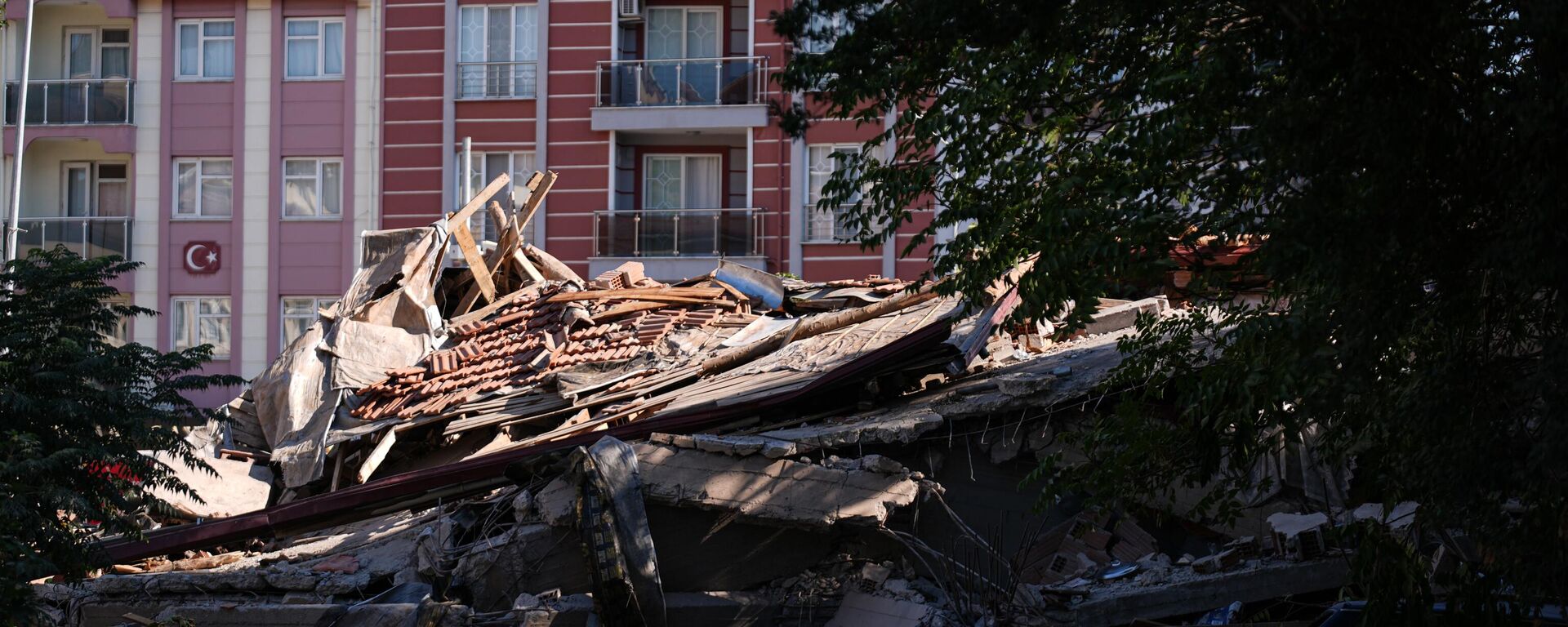 Balıkesir Sındırgı merkezli depremlerin hasara neden olduğu mahalleler görüntülendi - Sputnik Türkiye, 1920, 17.08.2025