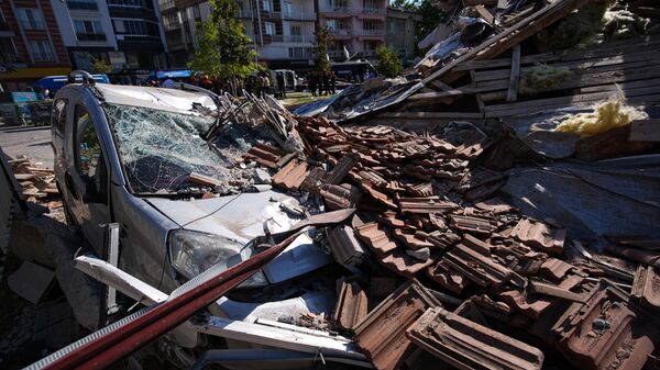 Balıkesir Sındırgı merkezli depremlerin hasara neden olduğu mahalleler görüntülendi - Sputnik Türkiye