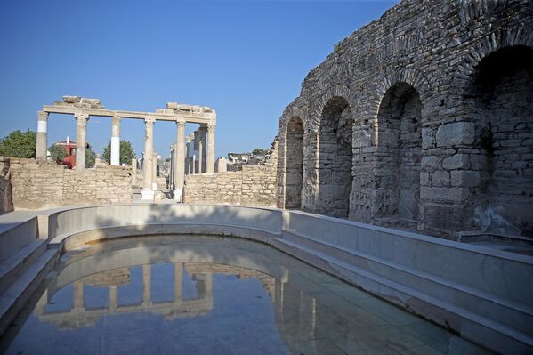 Stratonikeia ve Lagina Kazı Heyeti Başkanı Prof. Dr. Bilal Söğüt, Karia bölgesinin en önemli kentlerinden biri olan tarihi alanda antik dönemlerden bugüne gelen farklı yapılarda arkeolojik kazı, restorasyon ve çizim çalışması yürüttüklerini söyledi. - Sputnik Türkiye
