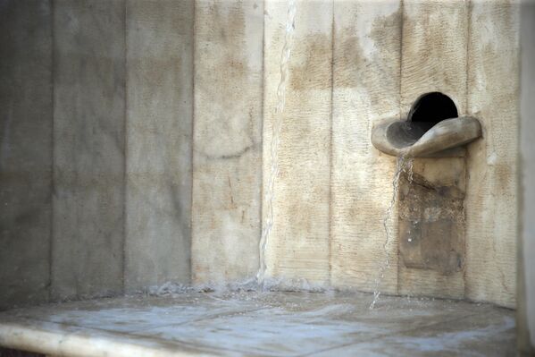 Özellikle Roma hamamında Geleceğe Miras Projesi kapsamında yaptıkları çalışmaların heyecan verici olduğunu belirten Söğüt, şu açıklamalarda bulundu: - Sputnik Türkiye