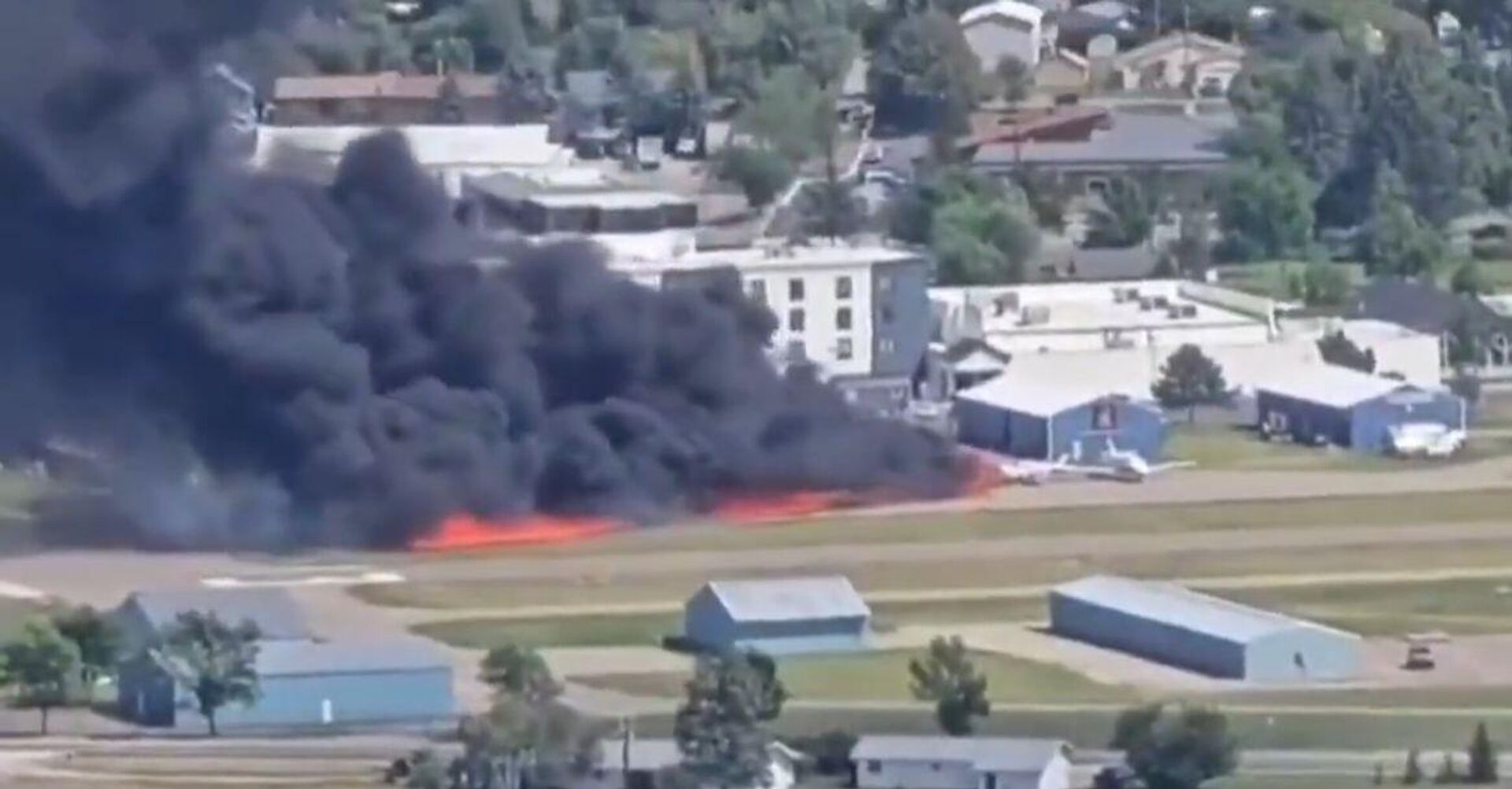 ABD'de havaalanında iki uçak çarpıştı: 4 ölü ABD'de havaalanında iki uçak çarpıştı: 4 ölü - Sputnik Türkiye, 1920, 03.12.2025