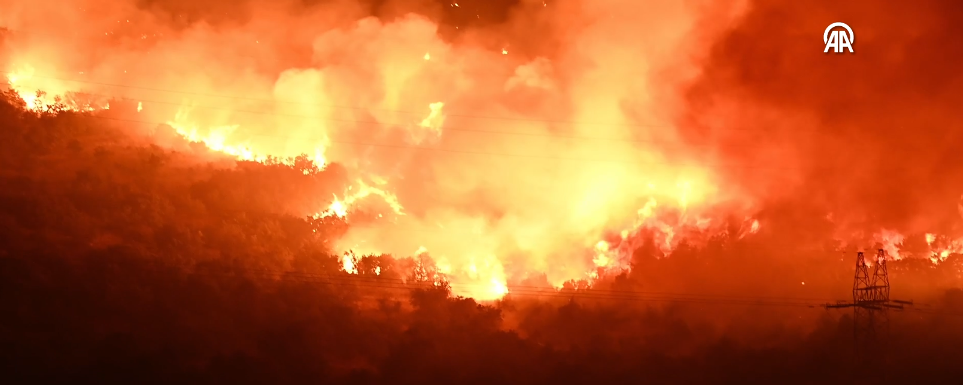 Karadağ'da yangın - Sputnik Türkiye, 1920, 12.08.2025