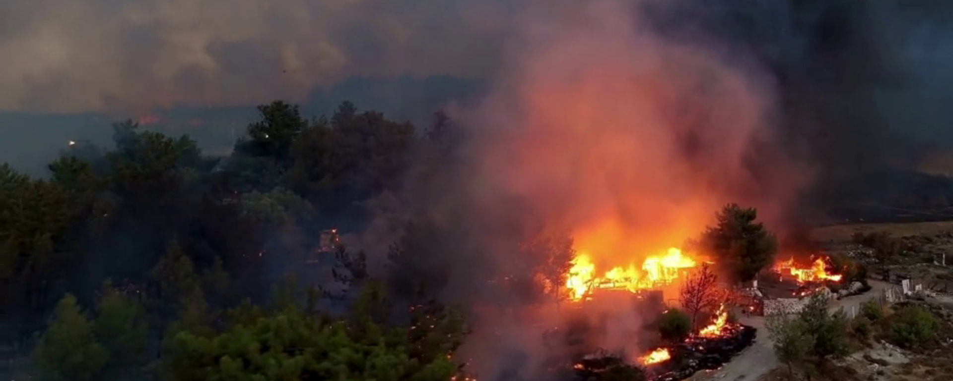İzmir, Manisa, Uşak, Osmaniye, Gaziantep, Antalya, Çanakkale ve Edirne: Orman yangınlarında son durum - Sputnik Türkiye, 1920, 13.08.2025