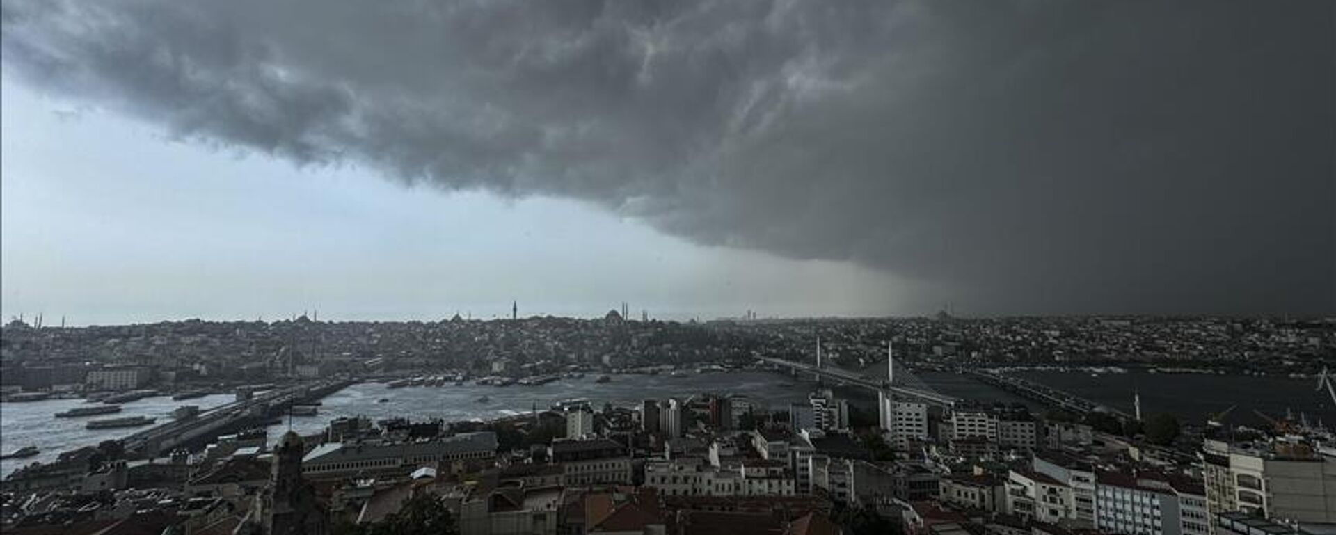 İstanbul fırtına - Sputnik Türkiye, 1920, 13.08.2025