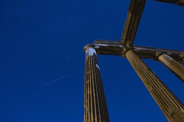 Yüzyıllardır gözlemlenen bu olay, pek çok kültürde dilek dileme geleneğiyle de ilişkilendiriliyor. - Sputnik Türkiye