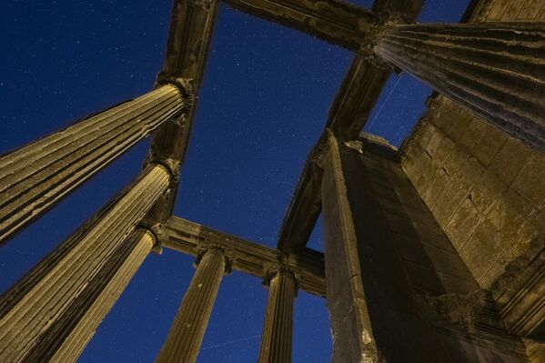 Kütahya&#x27;nın Çavdarhisar ilçesinde bulunan Aizanoi Antik Kenti&#x27;nde, Perseid meteor yağmuru gözlemlendi.  - Sputnik Türkiye