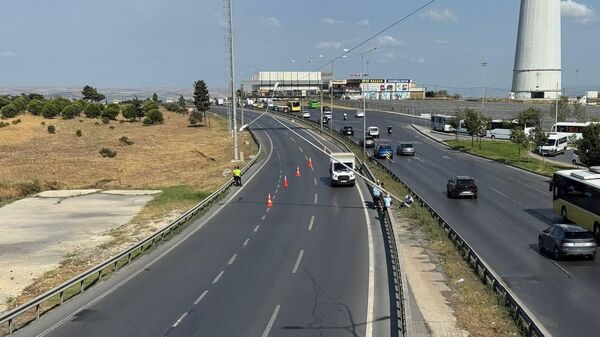 AKOM fırtına uyarısı yapmıştı: Kuvvetli rüzgar direk devirdi - Sputnik Türkiye