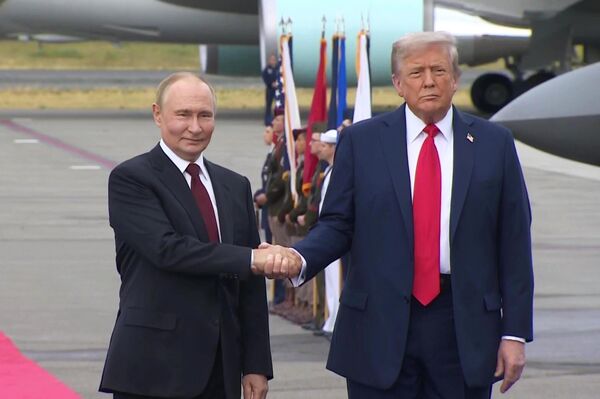 Rusya Devlet Başkanı Putin ve ABD Başkanı Trump Alaska&#x27;da - Sputnik Türkiye