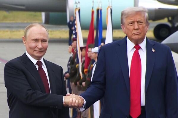 Rusya Devlet Başkanı Putin ve ABD Başkanı Trump Alaska&#x27;da - Sputnik Türkiye