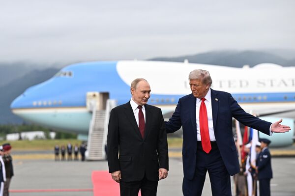 Rusya Devlet Başkanı Putin ve ABD Başkanı Trump Alaska&#x27;da - Sputnik Türkiye