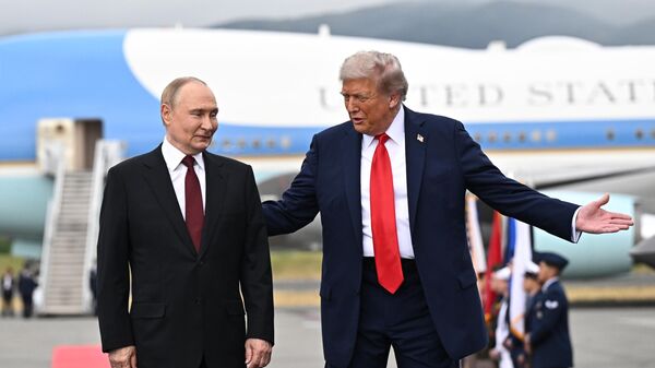 Rusya Devlet Başkanı Putin ve ABD Başkanı Trump Alaska'da - Sputnik Türkiye