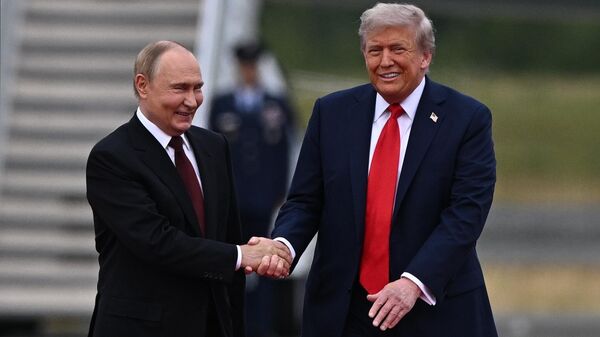 Rusya Devlet Başkanı Putin ve ABD Başkanı Trump Alaska'da - Sputnik Türkiye