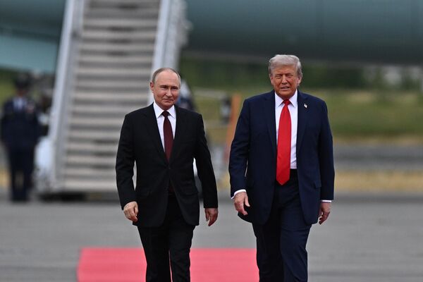 Rusya Devlet Başkanı Putin ve ABD Başkanı Trump Alaska&#x27;da - Sputnik Türkiye