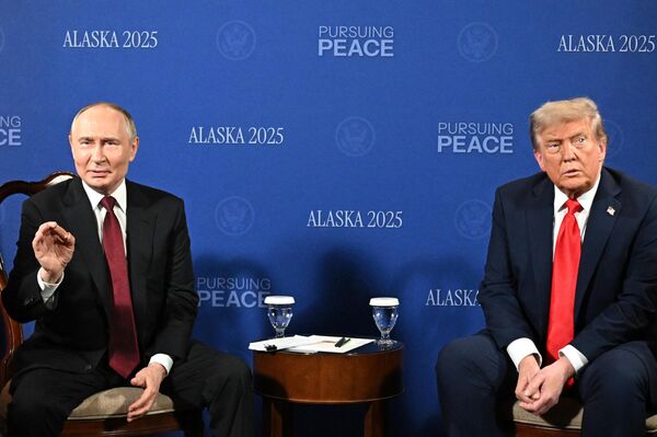 Rusya Devlet Başkanı Putin ve ABD Başkanı Trump Alaska&#x27;da - Sputnik Türkiye