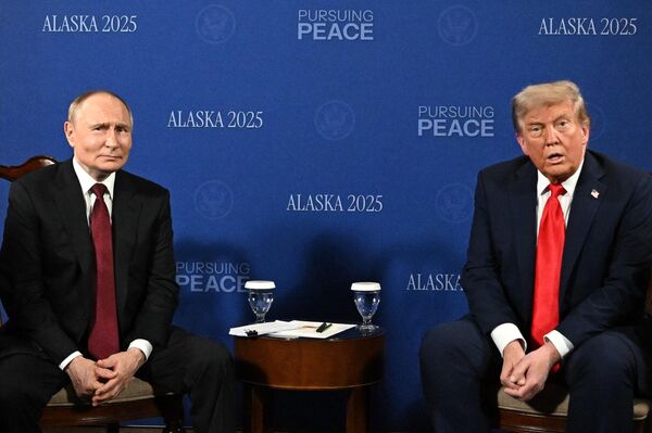 Rusya Devlet Başkanı Putin ve ABD Başkanı Trump Alaska&#x27;da - Sputnik Türkiye