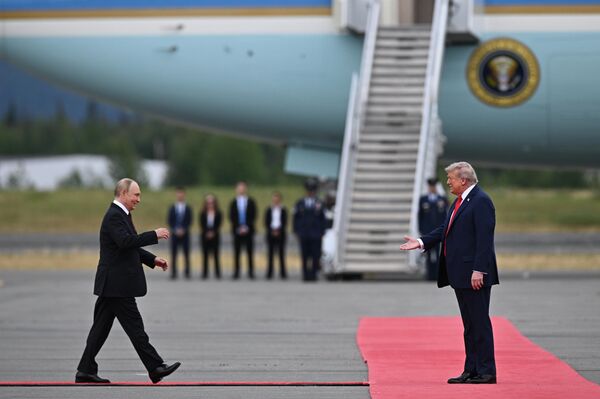 Rusya Devlet Başkanı Putin ve ABD Başkanı Trump arasındaki görüşme başladı - Sputnik Türkiye