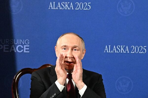 Rusya Devlet Başkanı Putin ve ABD Başkanı Trump arasındaki görüşme başladı - Sputnik Türkiye