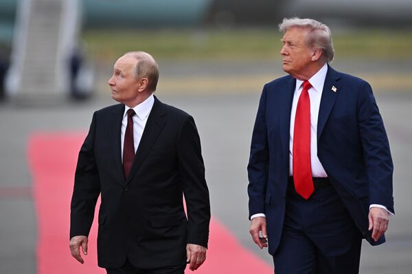 Rusya Devlet Başkanı Putin ve ABD Başkanı Trump arasındaki görüşme başladı - Sputnik Türkiye