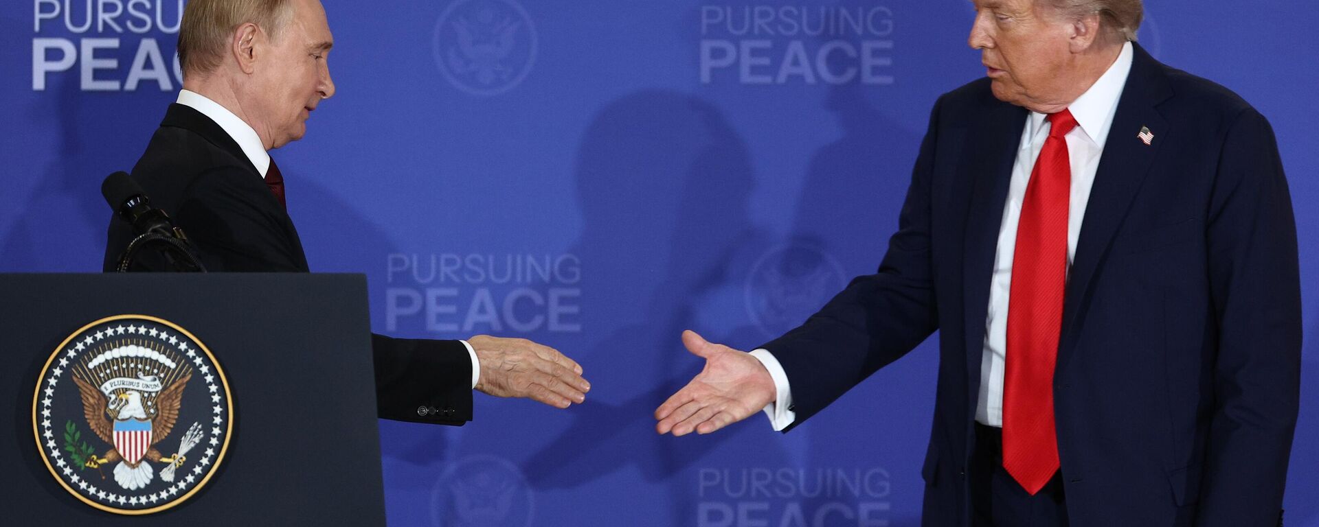 
Putin-Trump Zirvesi sona erdi: 'Görüşmelerimiz yapıcı ve karşılıklı saygı atmosferinde geçti' - Sputnik Türkiye, 1920, 16.08.2025