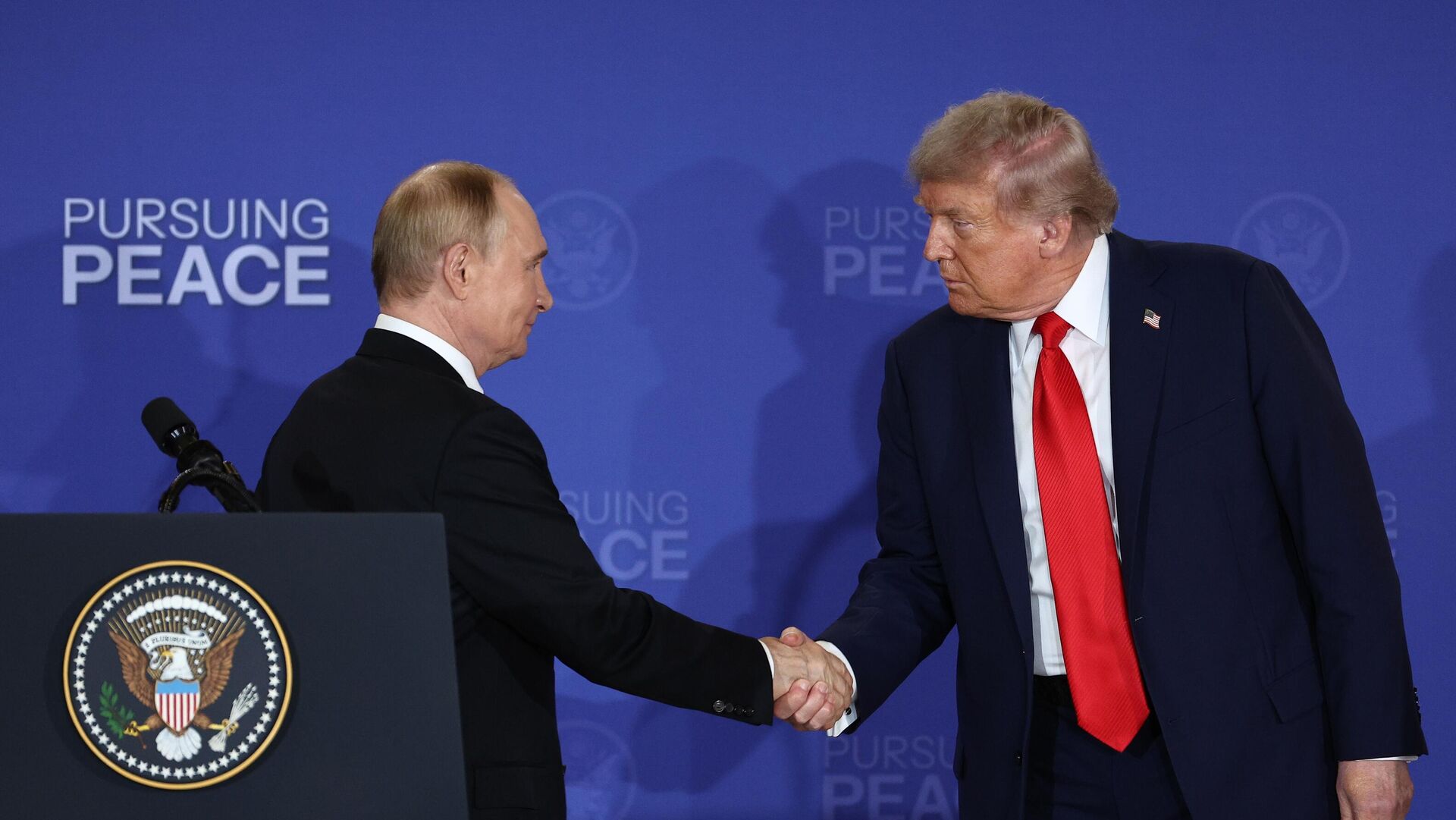 Putin-Trump basın açıklaması Putin-Trump basın açıklaması - Sputnik Türkiye, 1920, 20.11.2025