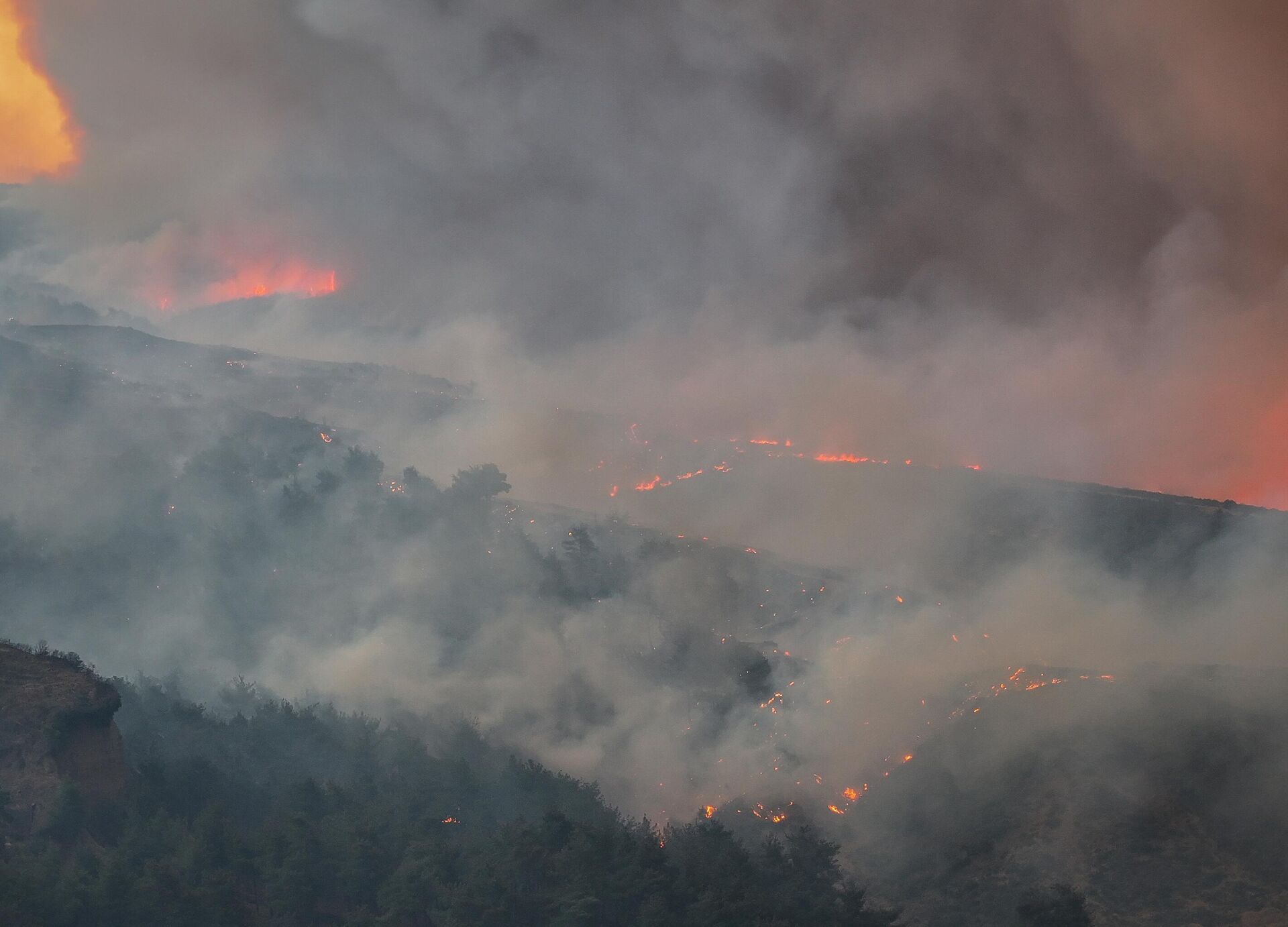 Çanakkale, Gelibolu orman yangınında son durum: Müdahale devam ediyor - Sputnik Türkiye, 1920, 17.08.2025
