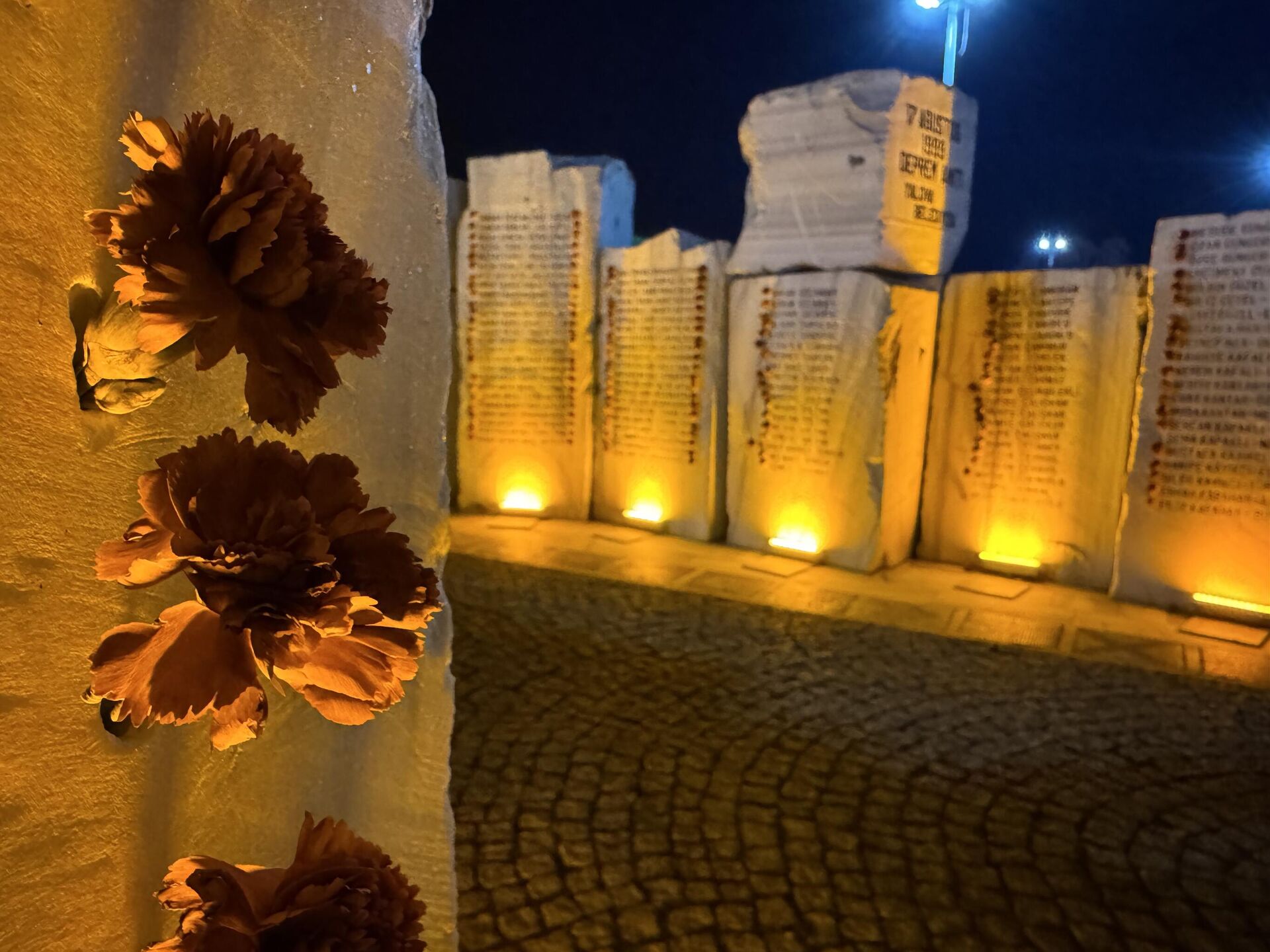 Marmara Depremi'nde hayatını kaybedenler saat 03.02'de anıldı - Sputnik Türkiye, 1920, 17.08.2025