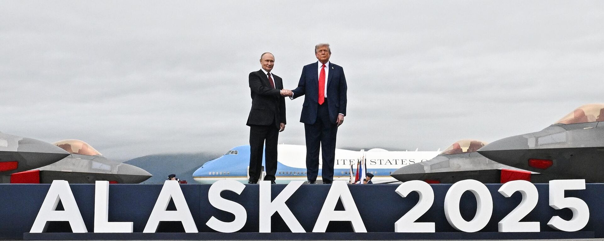Tổng thống Nga Vladimir Putin đã đến Alaska để đàm phán với Tổng thống Hoa Kỳ Donald Trump - Sputnik Türkiye, 1920, 17.08.2025
