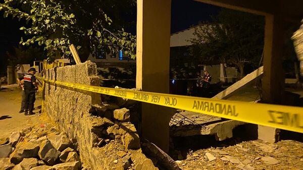 Diyarbakır'ın merkez Kayapınar ilçesinde bir evin balkonunun çökmesi sonucu 2'si çocuk 5 kişi yaralandı - Sputnik Türkiye