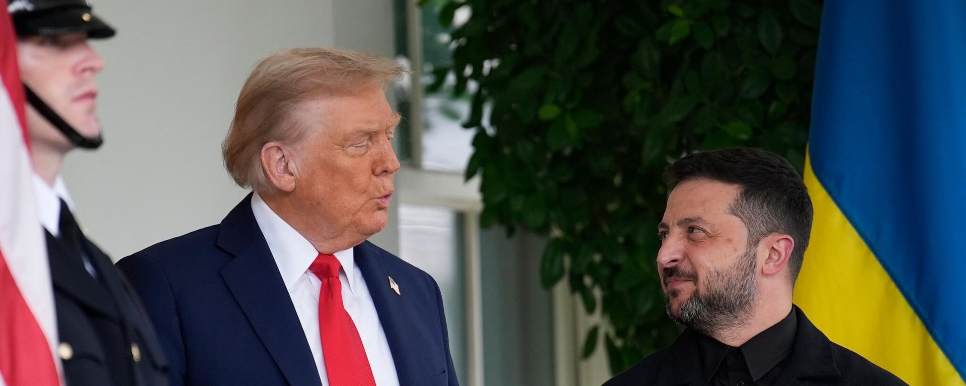 Zelenskiy, Trump ile görüşmek için Beyaz Saray'da - Sputnik Türkiye, 1920, 29.07.2026
