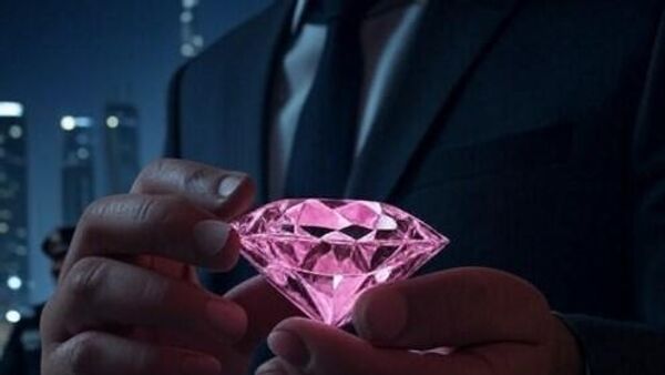 Dubai’de 25 milyon dolarlık pembe elmas çalındı, hırsızlar saatler içinde yakalandı - Sputnik Türkiye